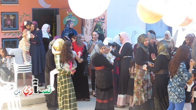 كفرقاسم – فيديو: بساتين الامل, السلام , والمحبة تحتفل بعيد الام على انغام عمو انس وجوقته ..